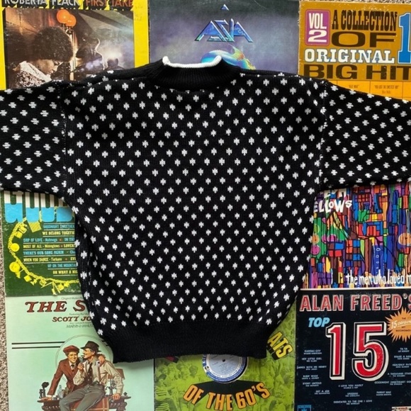 Vintage NWT Black & White Sweater W/ Floral Embroidery Detail - Picture 7 of 11